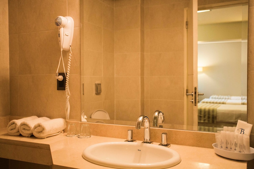 Hotel Bicentenario Suites & Spa 24/26