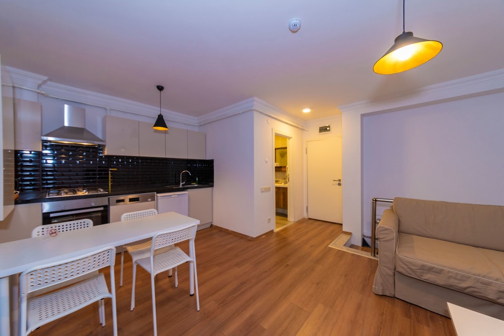 Joy Suites Hotel 58/69
