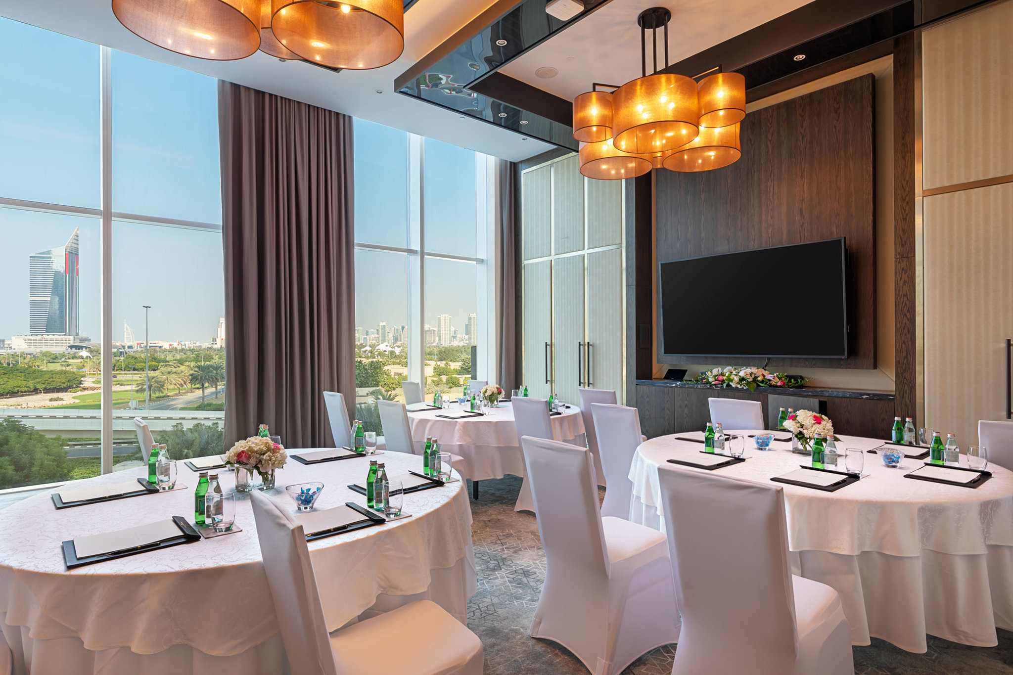 Taj Jumeirah Lakes Towers 67/77