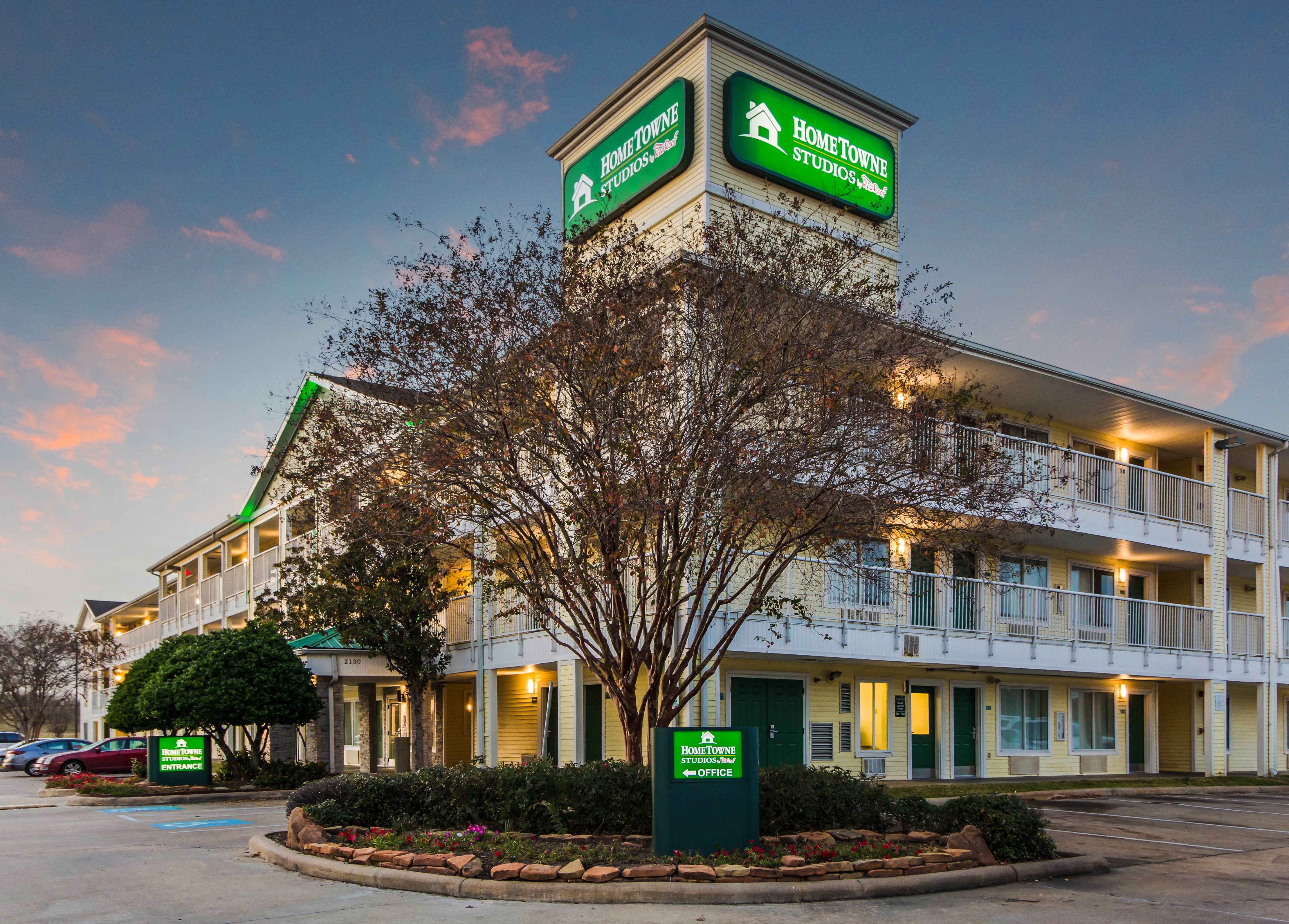 HomeTowne Studios by Red Roof Houston - West Oaks/ Energy Corridor 8/36