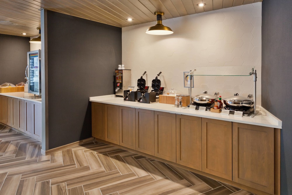 Lobby at Fairfield Inn And Suites By Marriott Birmingham Colonnade, BIRMINGHAM - AL