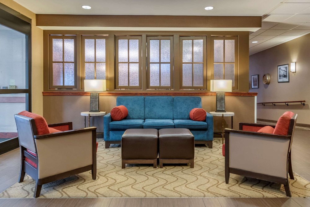 Comfort Suites Downtown Carlisle 21/37