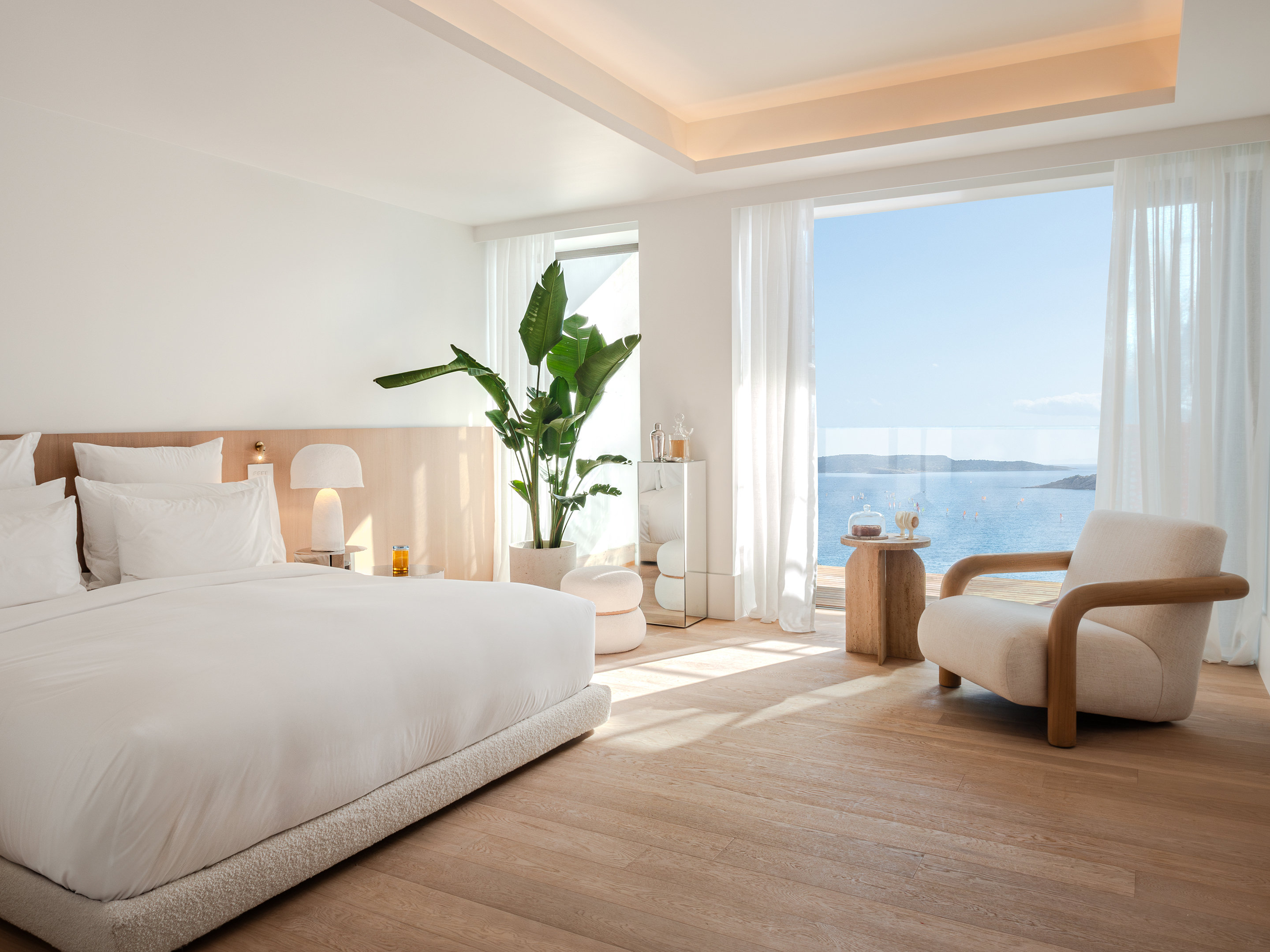 The Roc Club, A Hotel to Live 24/65