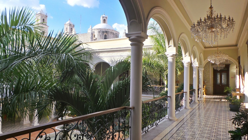 Mansion Merida on the Park 64/65