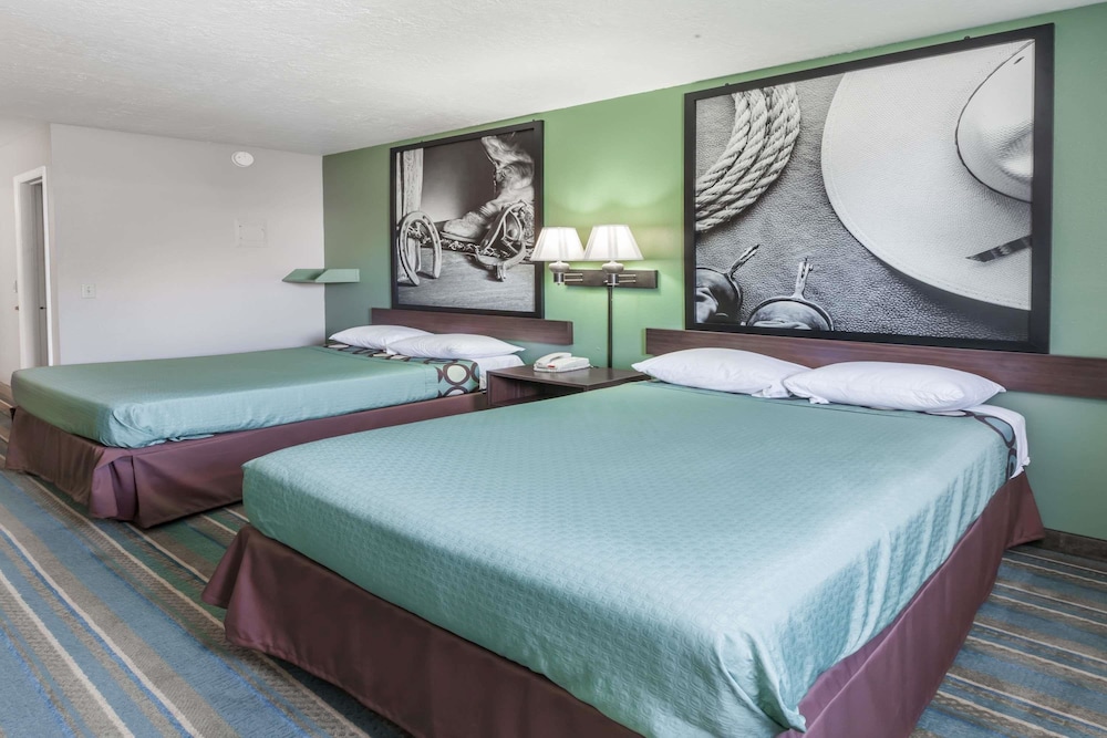 Super 8 By Wyndham Chickasha 12/28