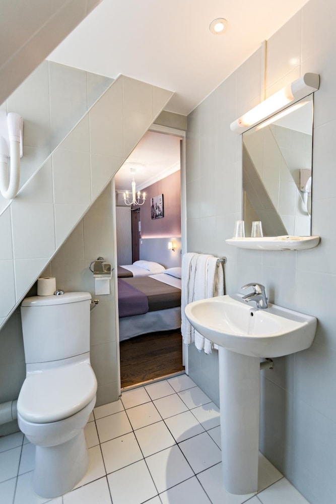 MODERN HOTEL 44/51