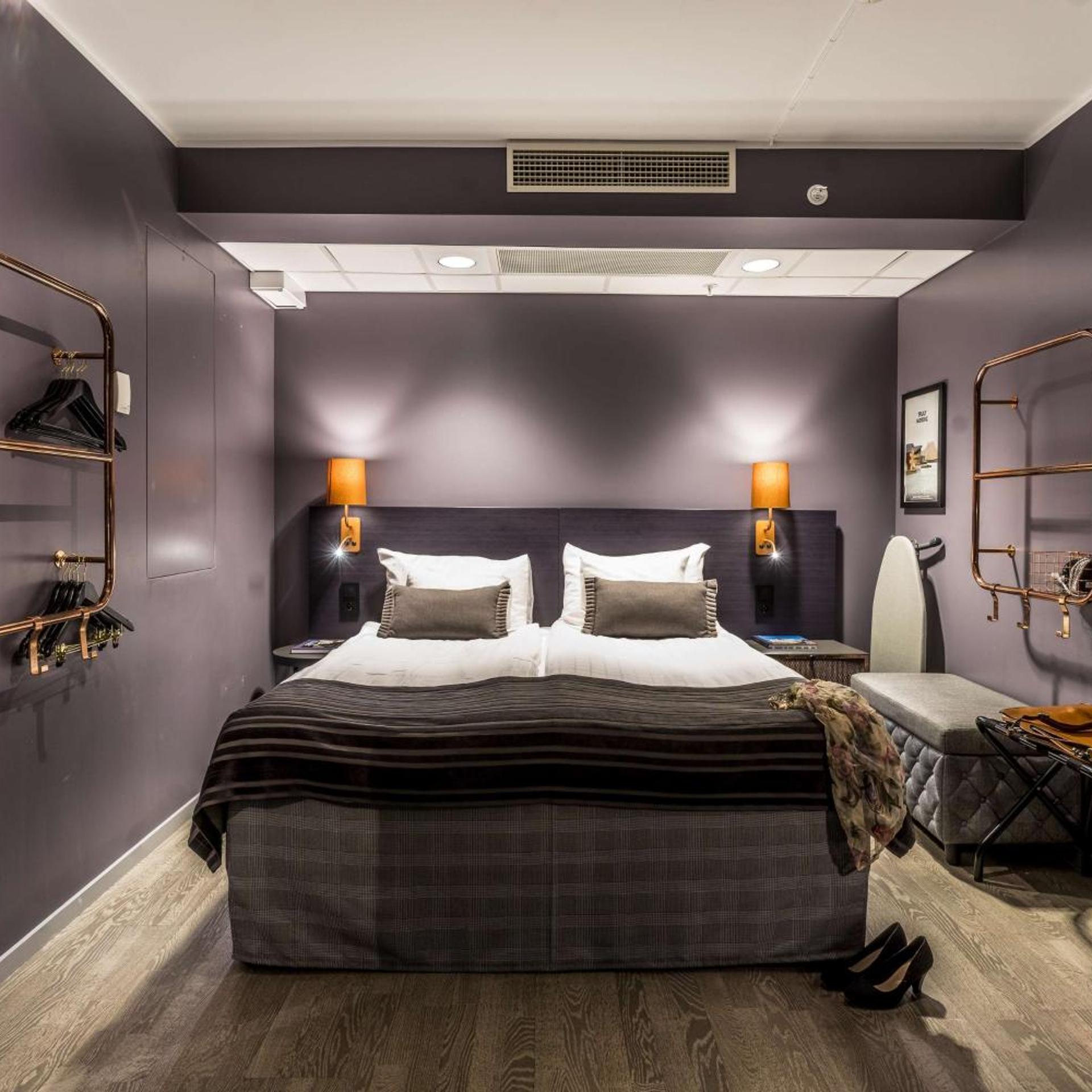 Room, Double Bed, No Window