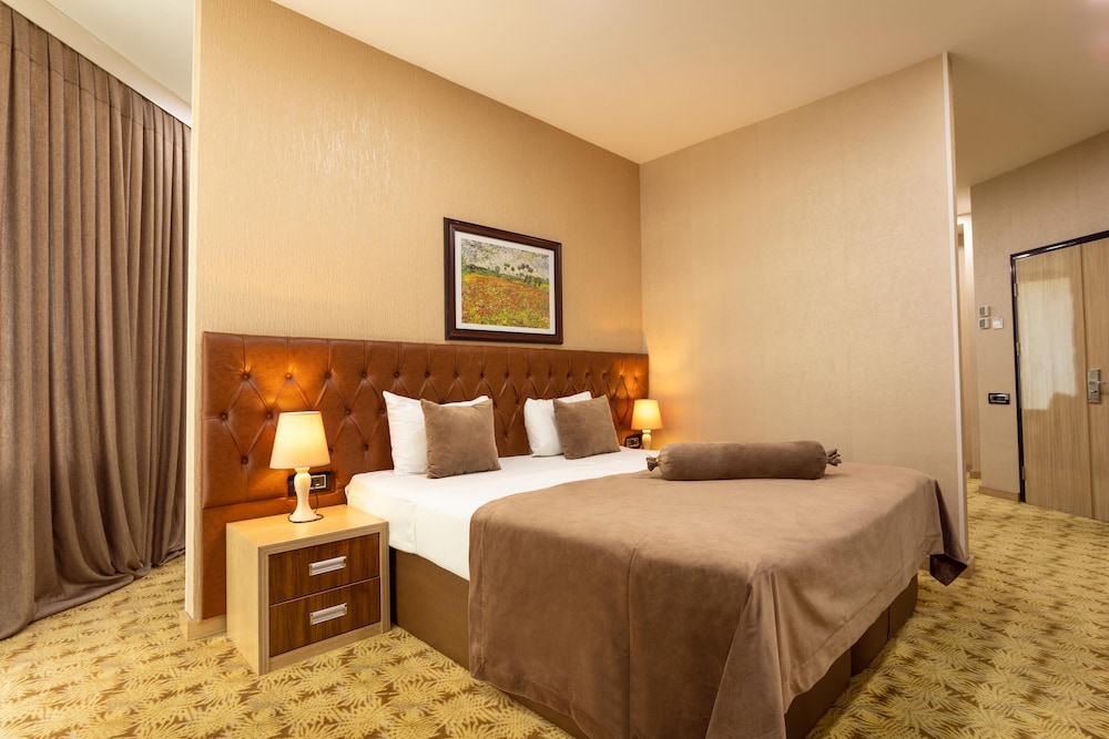 West Shine Hotel 16/48