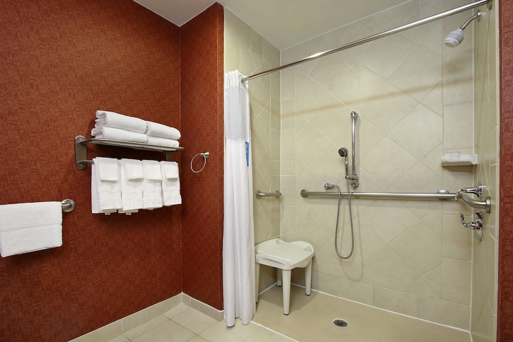 Hampton Inn Suites Conroe I 45 North 16/36