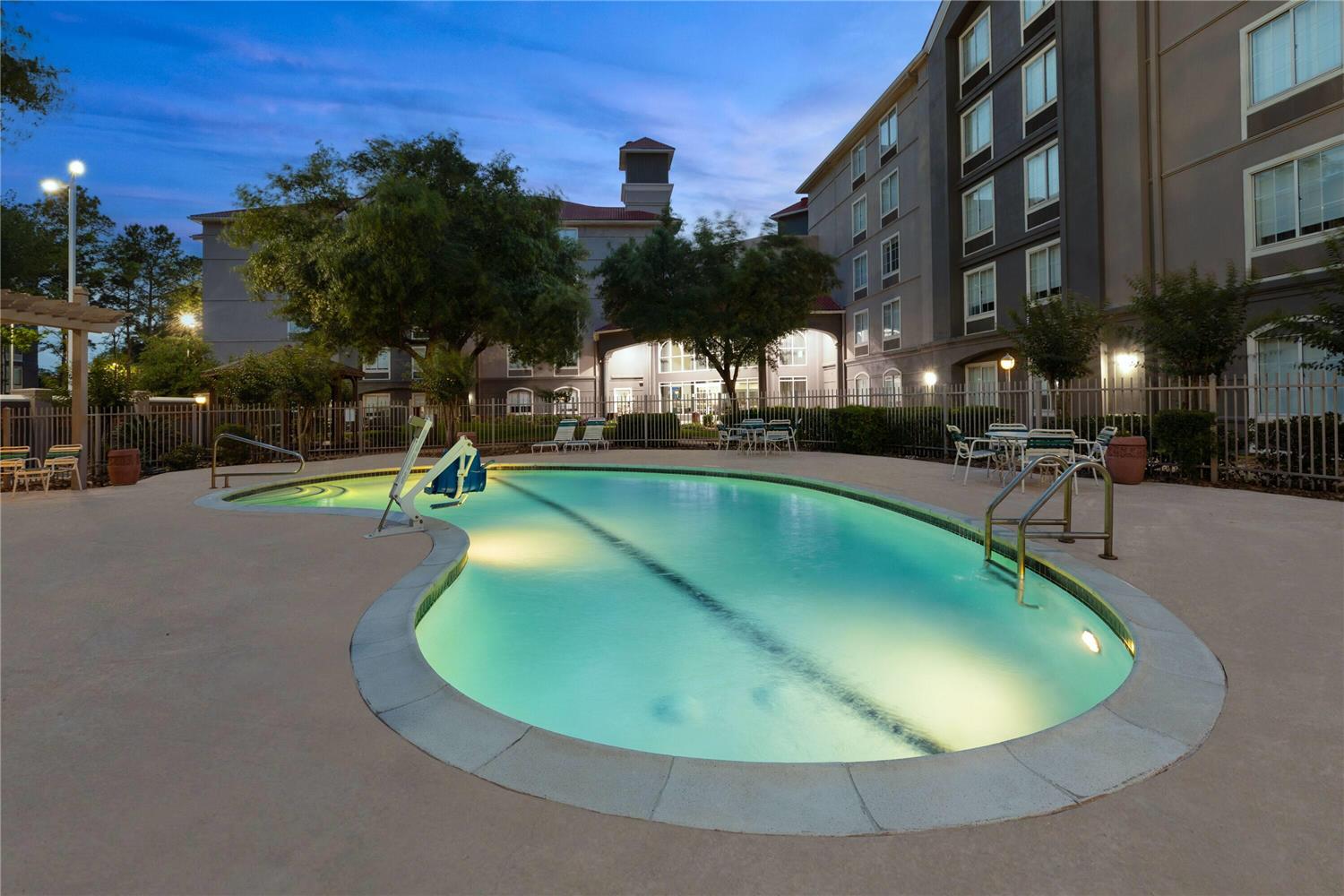 La Quinta Inn & Suites by Wyndham Houston Bush IAH South 43/46