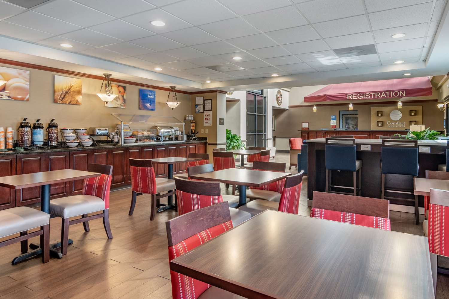 Comfort Inn Suites Suwanee Sugarloaf 25/36