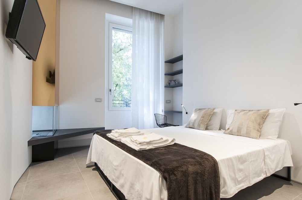 Milan Royal Suites Luxury Apartments 19/50