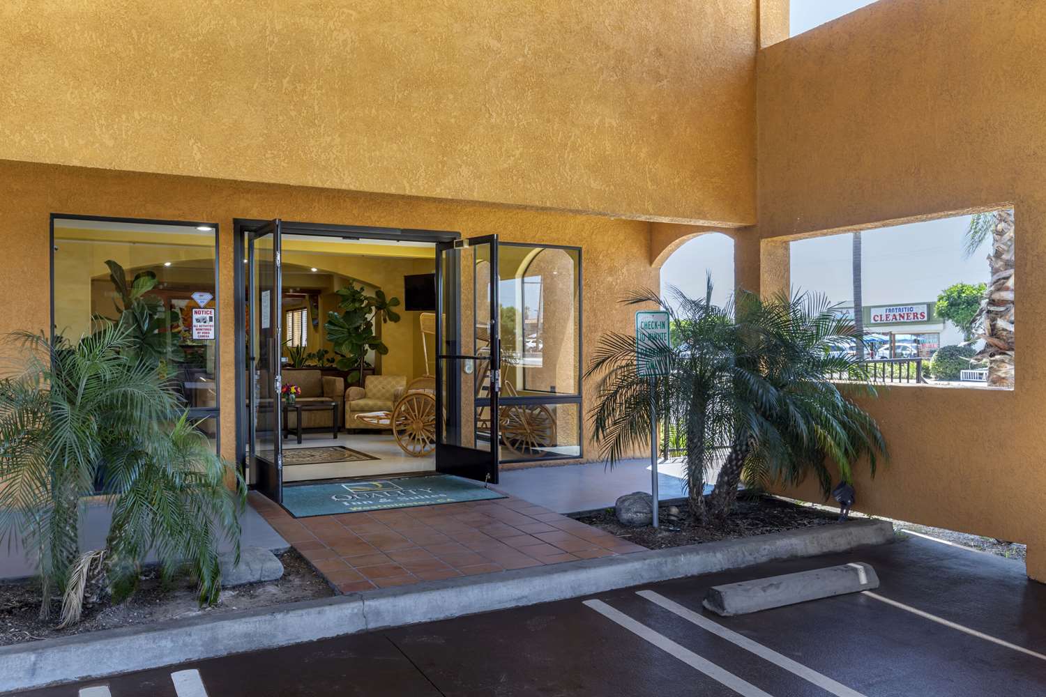 Quality Inn & Suites Westminster Seal Beach 36/37
