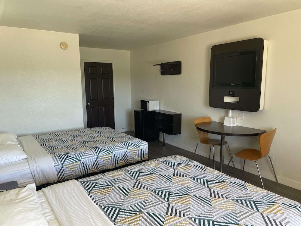 2 Full Beds Non-Smoking