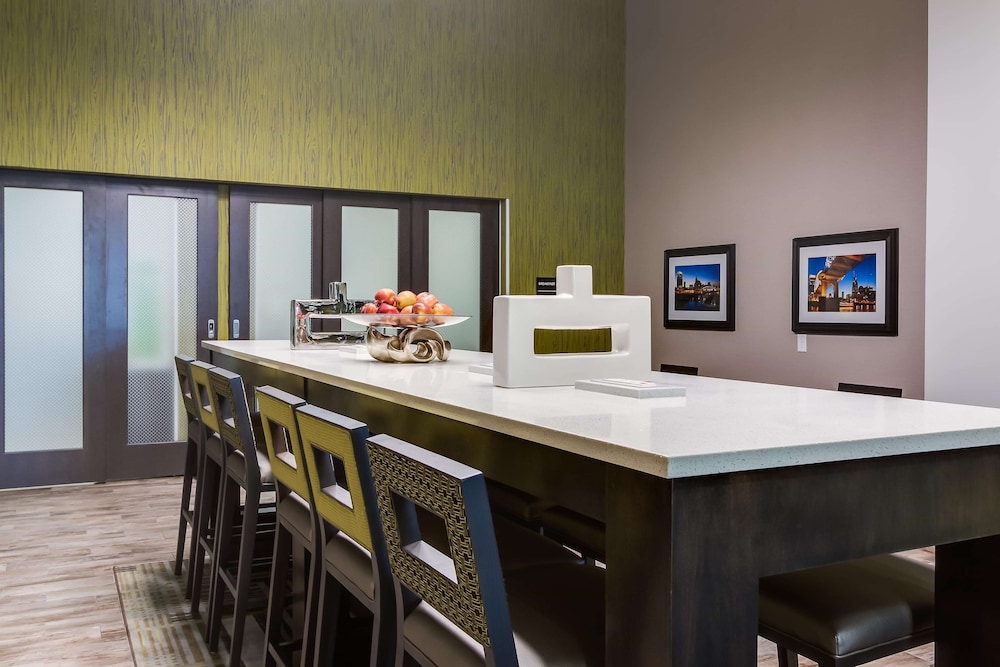 Hampton Inn White House 40/55