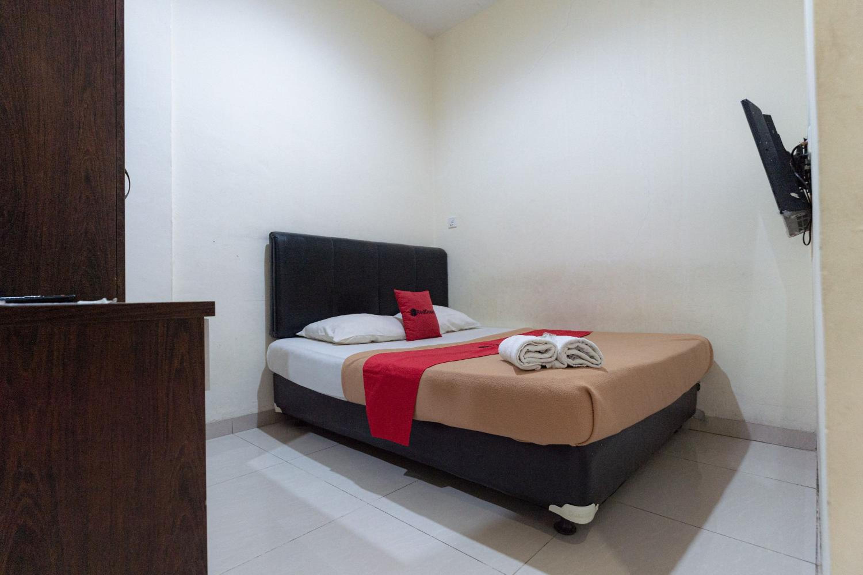 Reddoorz, Double Bed
