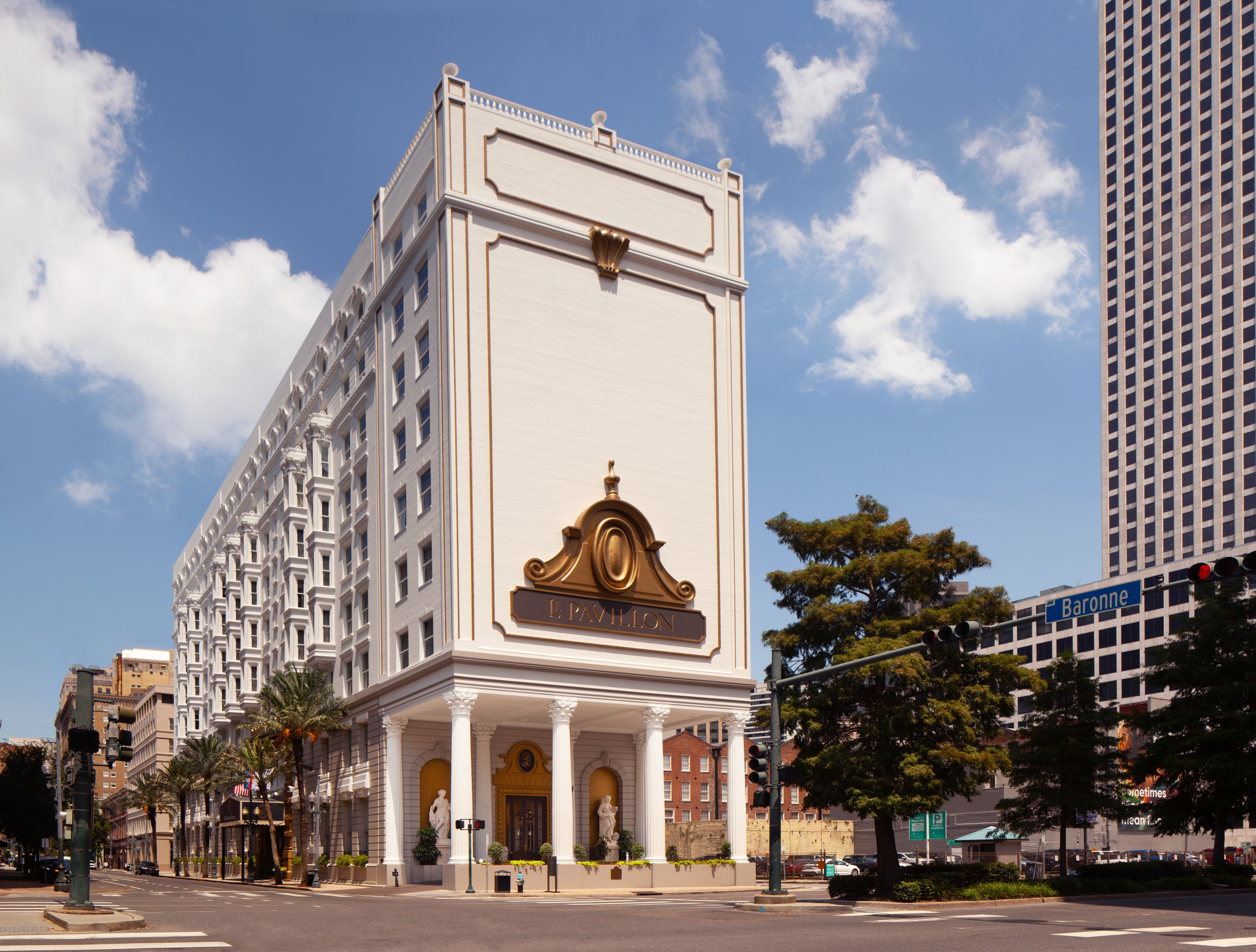 Le Pavillon Hotel 5/77