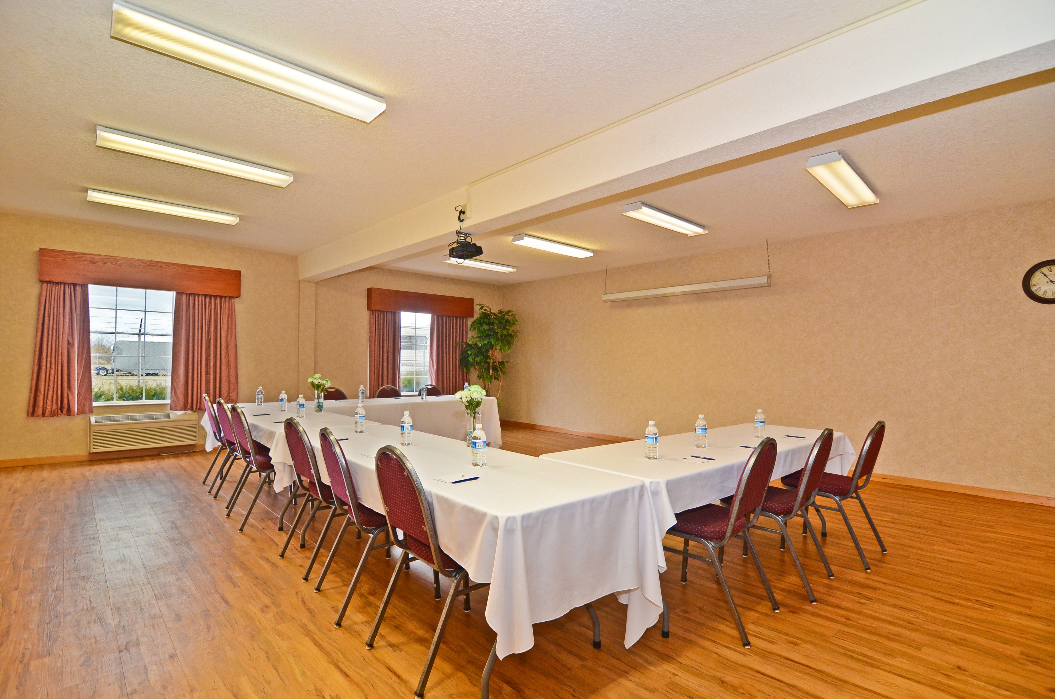 Best Western Plus Park Place Inn & Suites 64/76