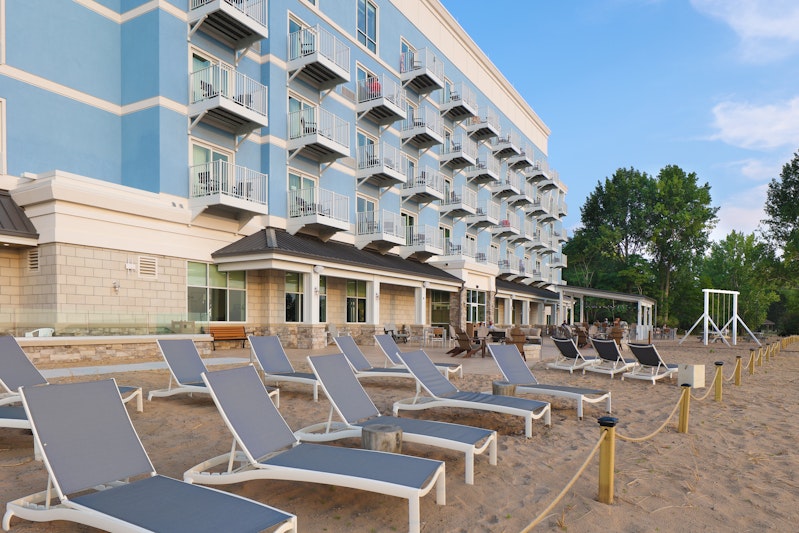Hampton Inn & Suites Manistee Waterfront 22/23