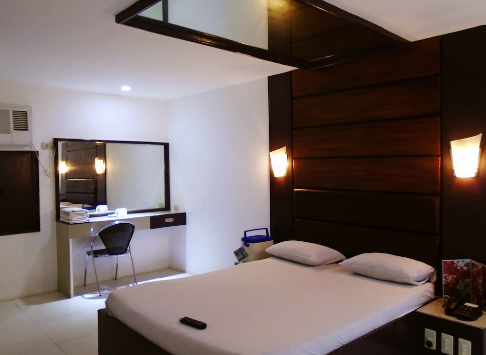 Halina Drive Inn Hotel - Pasay 7/16