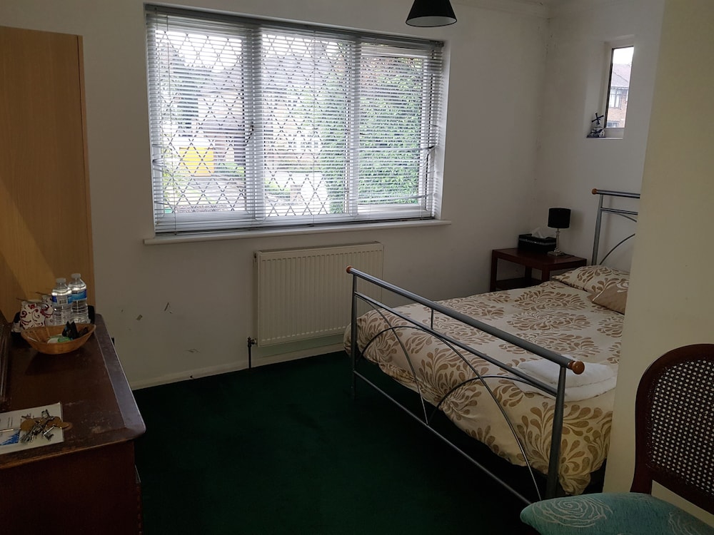 OYO Guest House Ellipse 42/60