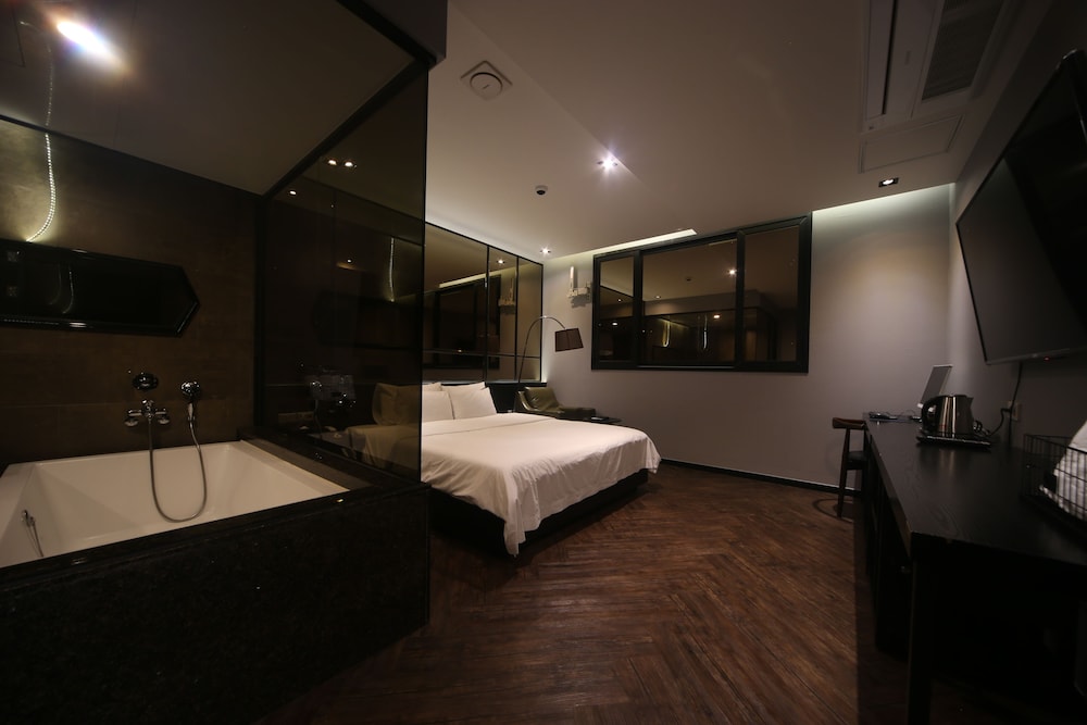 Brown Dot Hotel Beom il 10/30