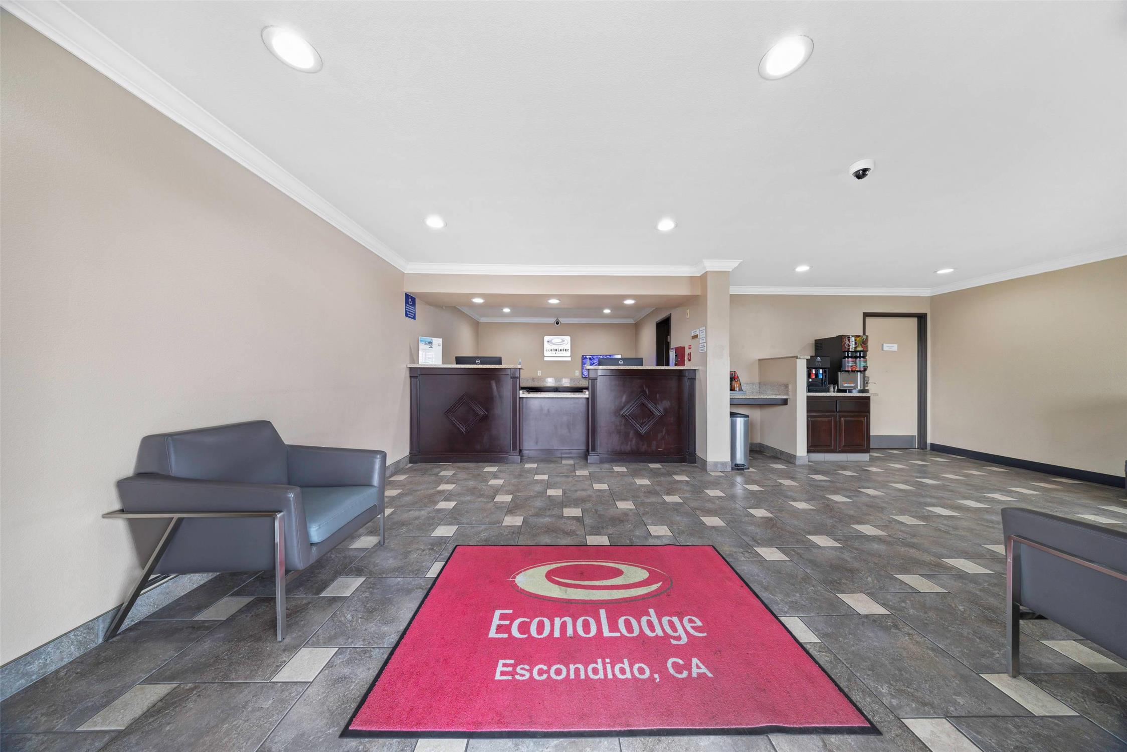 Econo Lodge Inn & Suites Escondido Downtown 15/48