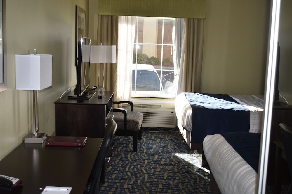 Best Western Plus Brunswick Inn & Suites 25/45