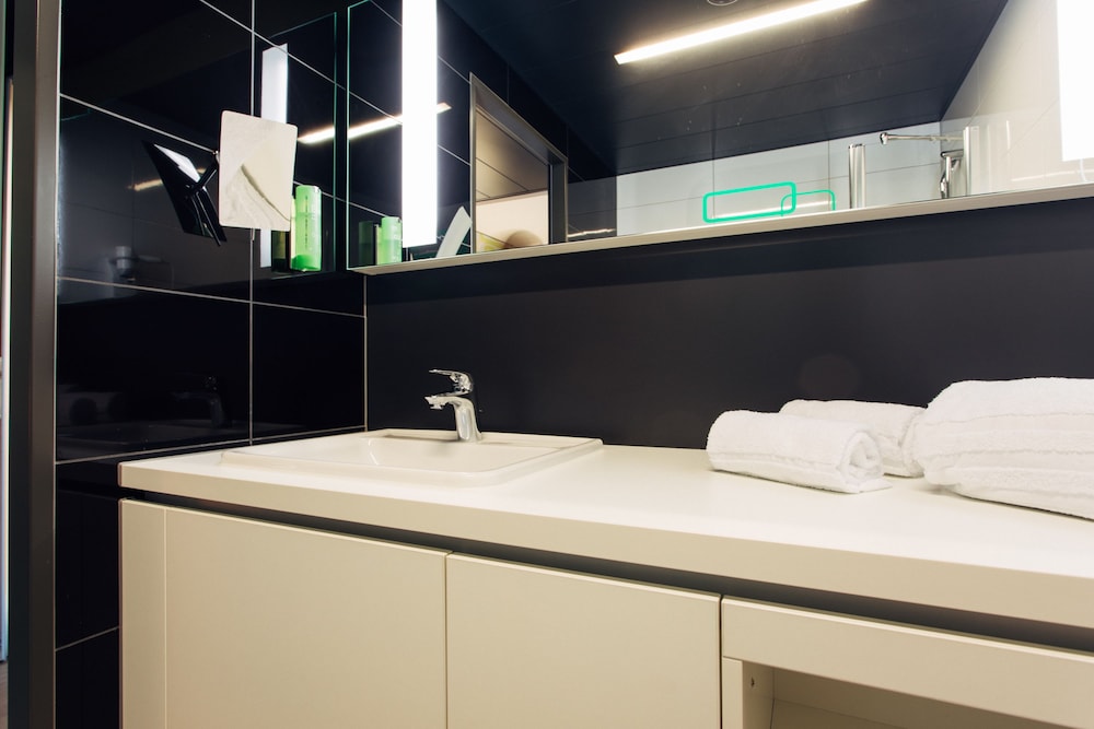 غرفة قياسية بسرير مزدوج أو سريرين منفصلين، Harry's Home Zurich Wallisellen 2/2