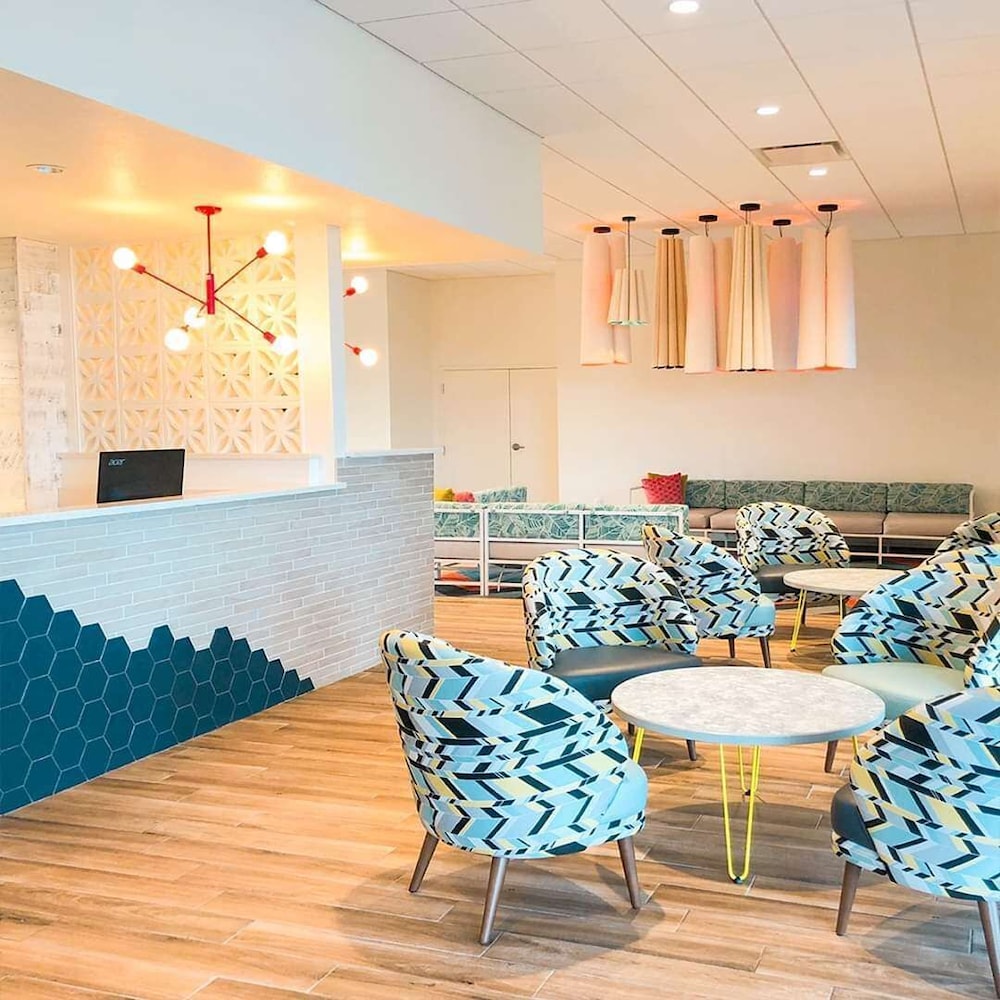 Beachside Hotel and Suites 33/43