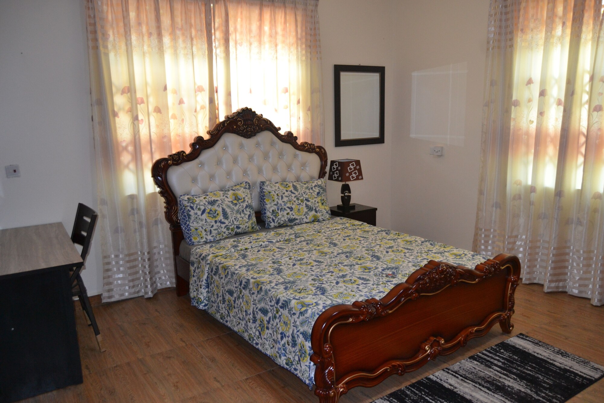 ROOM, DOUBLE BED