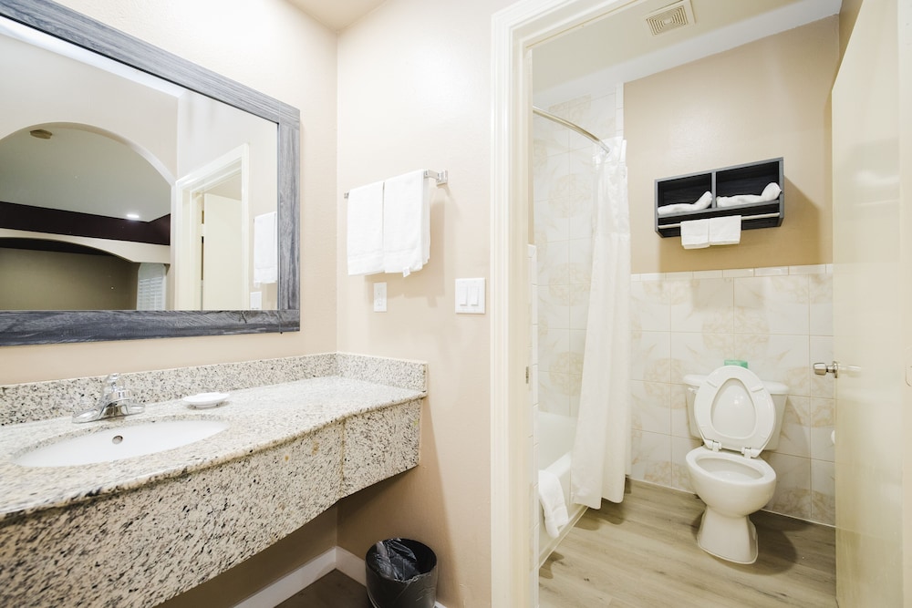 Sapphire Inn Suites 54/58