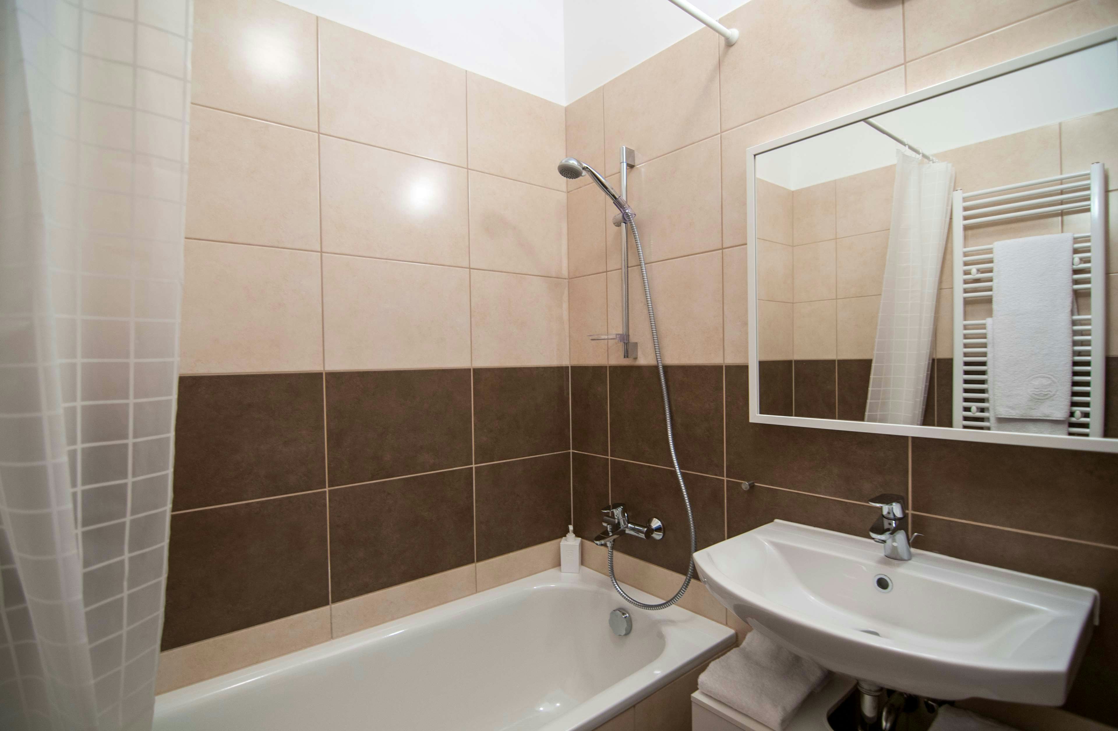 CORVIN CENTER SUITES 78/87