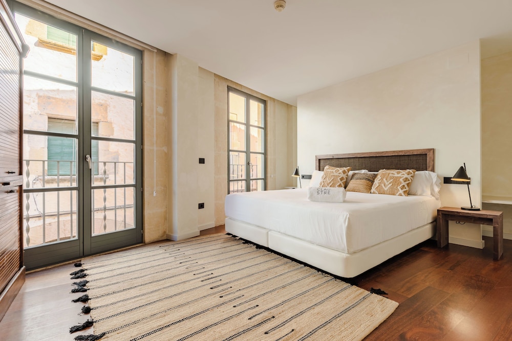 Boutique, Twin Beds