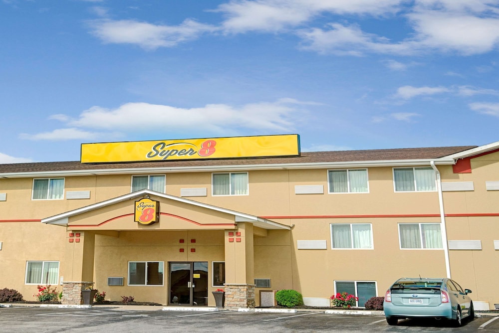 Super 8 By Wyndham Independence Kansas City 2/55