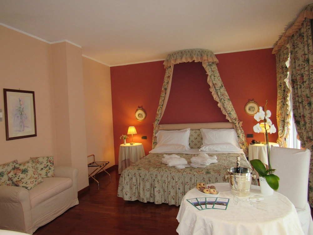 Green Hotel 20/46