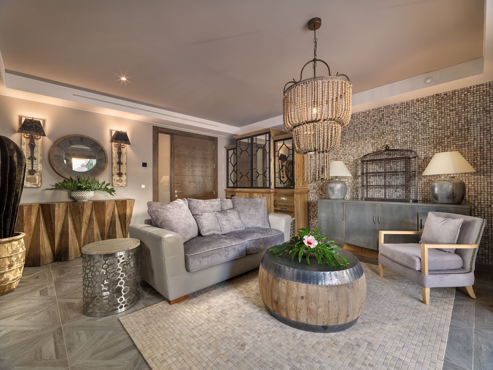 Royal River Luxury Hotel (Adults Only +16) 38/75