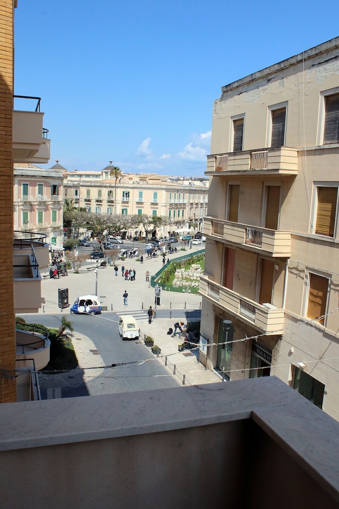 Residence Arco Antico 71/77