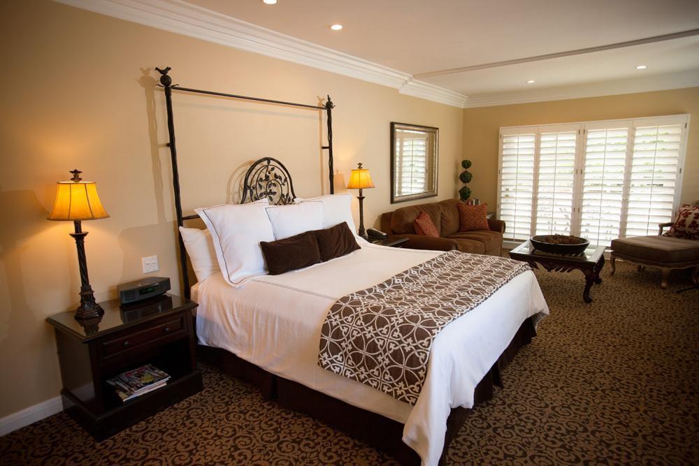 THE WESTLAKE VILLAGE INN 8/36
