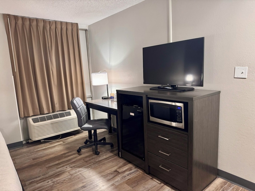 Super 8 by Wyndham Great Falls City Center 38/49