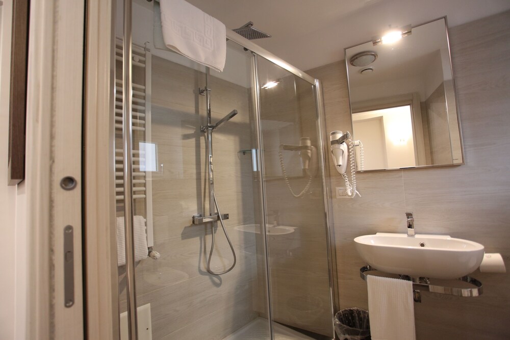 HOTEL EUBEA 24/79