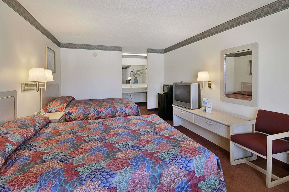 Days Inn by Wyndham Chipley 7/17