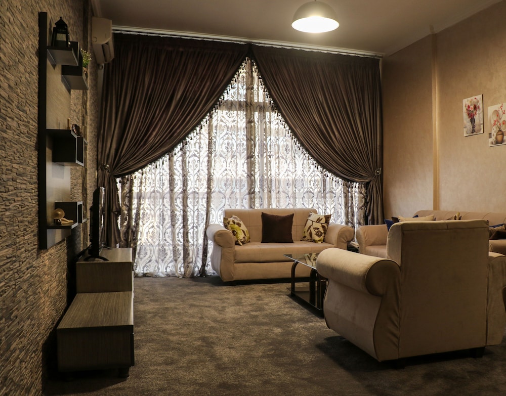 Grand Suites Hotel 52/66