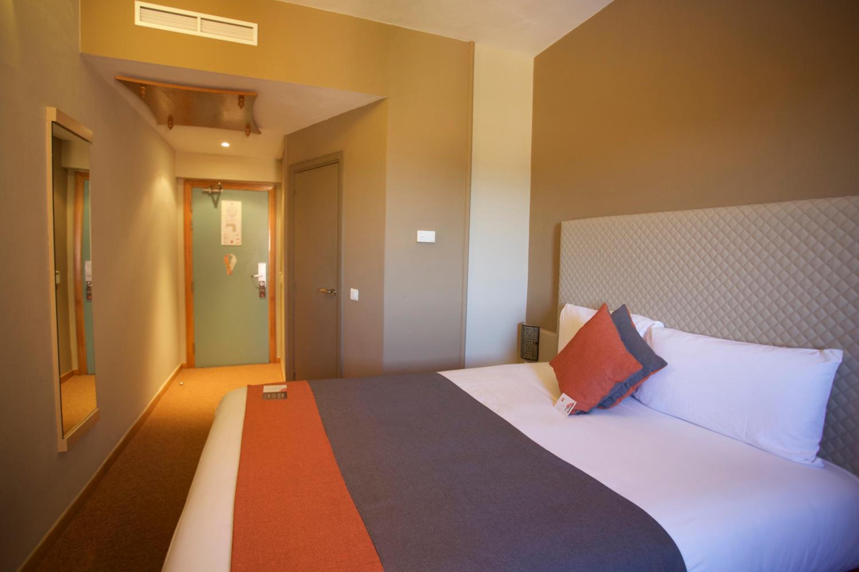 Standard, Double Bed, Mountain View