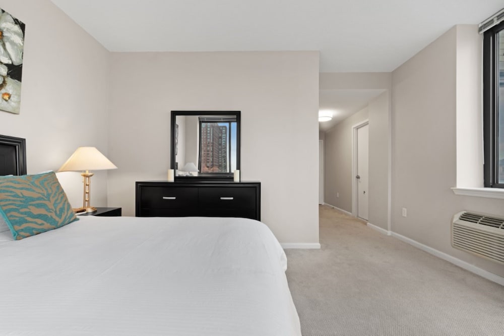 Global Luxury Suites Downtown Jersey City 13/71