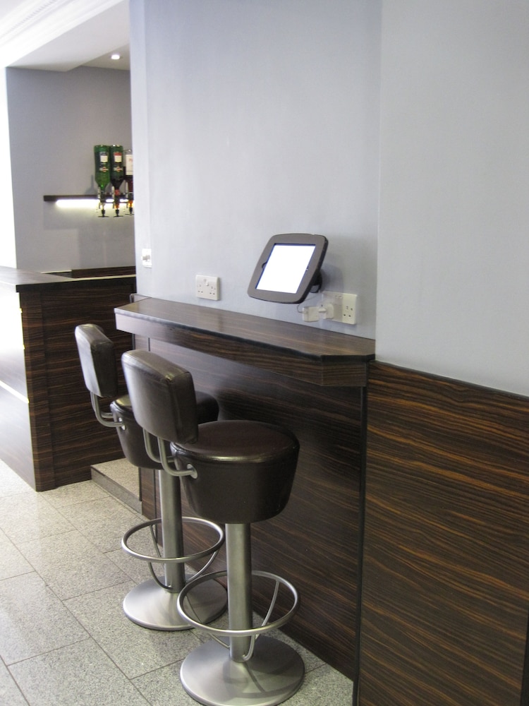 Crestfield Hotel 45/50