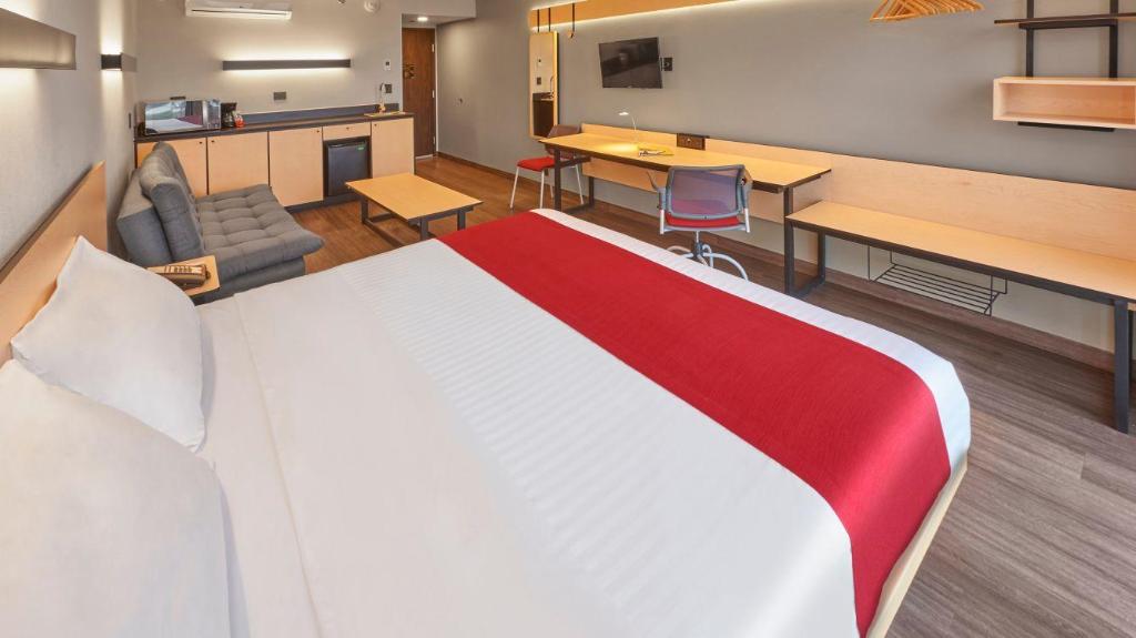 غرفة سوبيريور بسرير كينج مع أريكة، City Express by Marriott Tampico Altamira 3/5