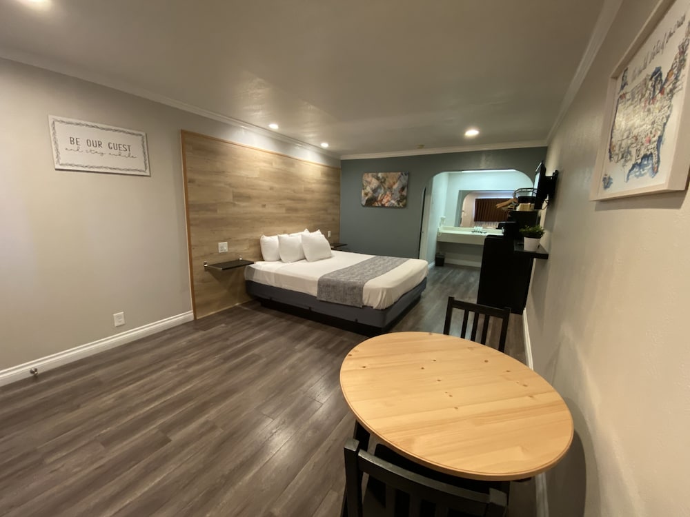 Anaheim Executive Inn Suites 26/66