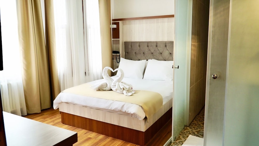 Qonaq Hotel 7/40