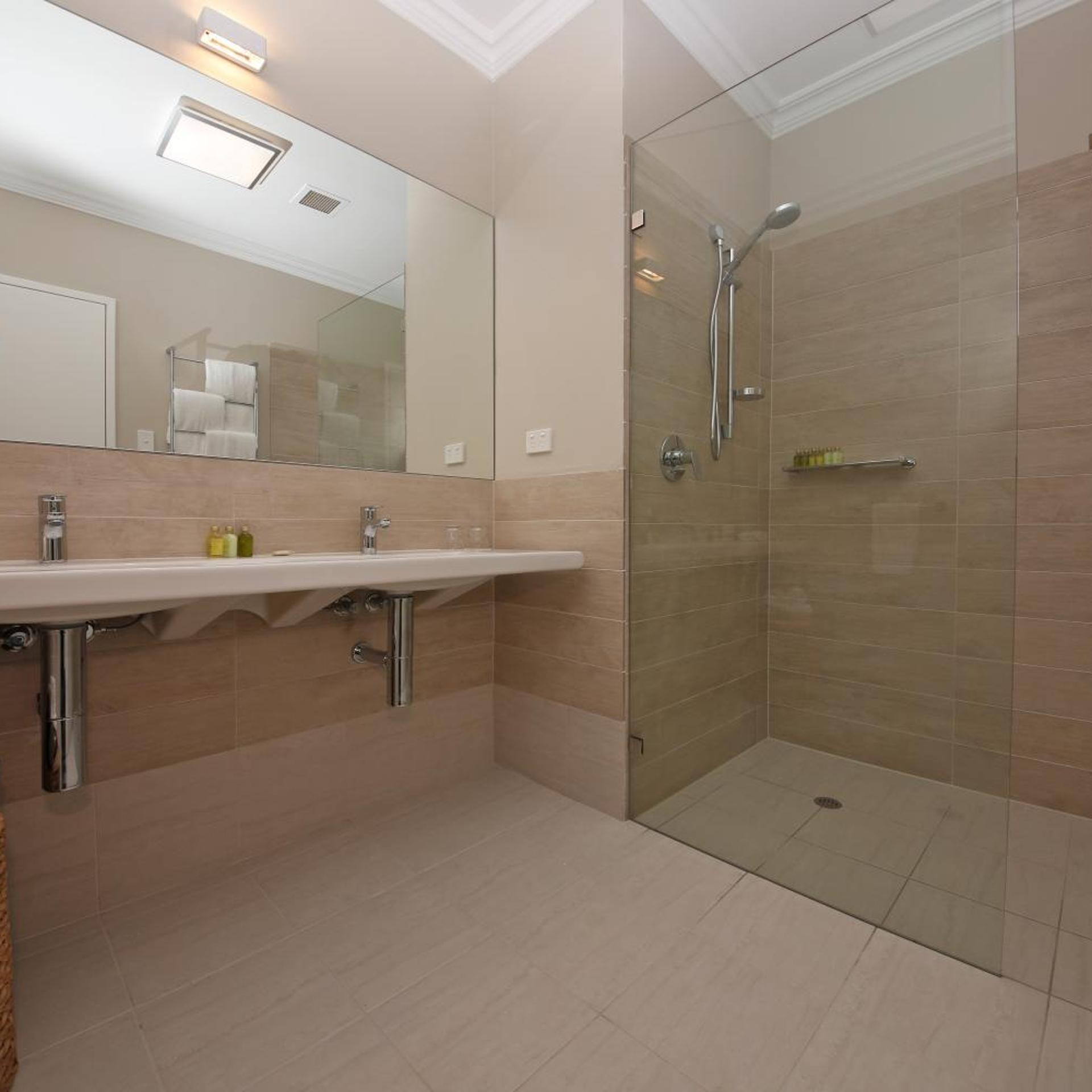 3 BEDROOMS, VILLA